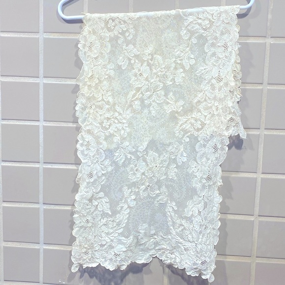 Vintage Crocheted Lace Dresser Table Cream Paisley Floral Runner Home Decor !! - Picture 1 of 8